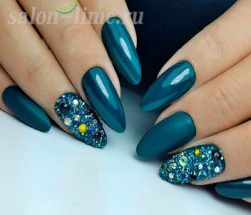 Черный с бирюзовым маникюр на короткие ногти. Модные тенденции бирюзового маникюра в цветовых сочетаниях