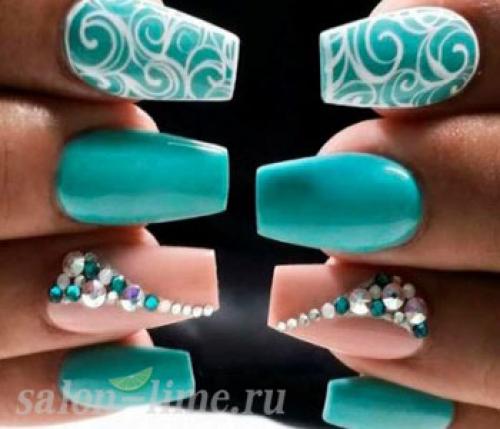 Черный с бирюзовым маникюр на короткие ногти. Модные тенденции бирюзового маникюра в цветовых сочетаниях