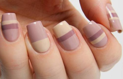 Какой маникюр подойдет к синему платью. Как подобрать цвет маникюра к синему платью?