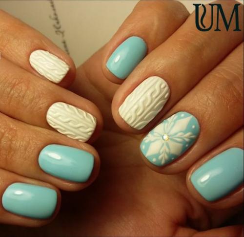 Красно белый маникюр на короткие ногти на новый год. Последние тенденции от стиля Nude до «битого стекла»