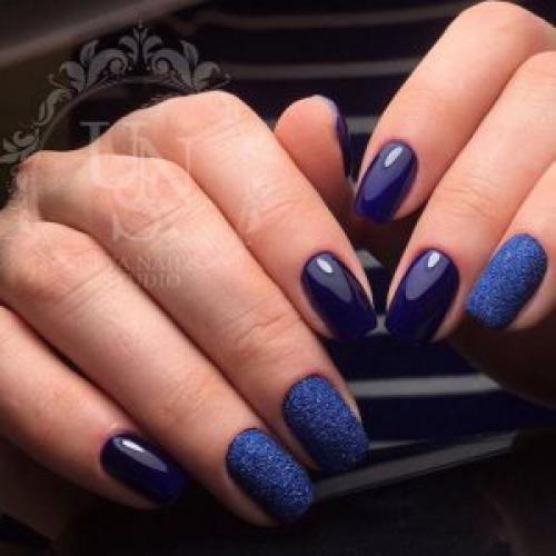 Красно белый маникюр на короткие ногти квадратной формы. Фото маникюра на короткие квадратные ногти