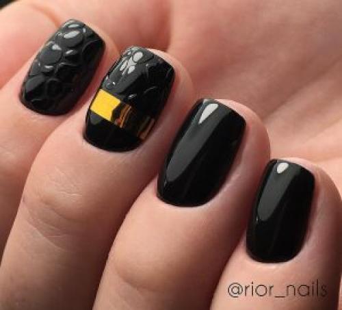 Красно белый маникюр на короткие ногти квадратной формы. Фото маникюра на короткие квадратные ногти