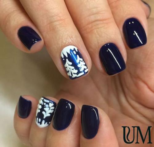 Красно белый маникюр на короткие ногти на новый год. Последние тенденции от стиля Nude до «битого стекла»