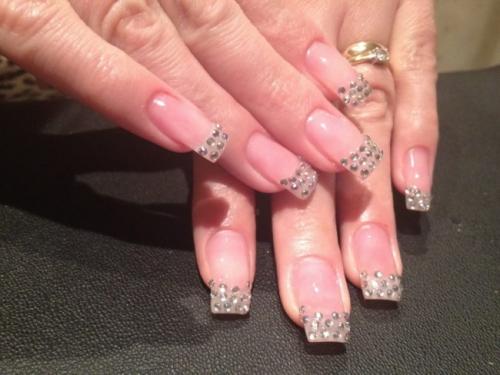 Маникюр со стразами на весь ноготь. Что понадобится для нейл-арта со стразами