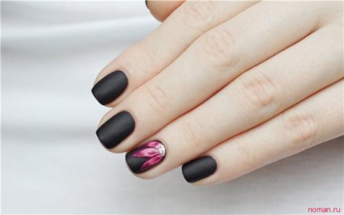 Черный маникюр матовый с глянцевым. Сдержанный однотонный матовый маникюр — фото 07