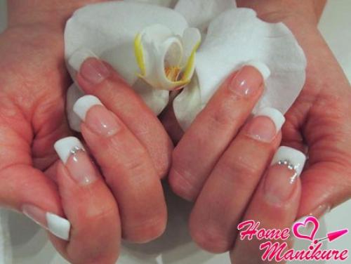 Черно белый френч на ногтях. Игра черного и белого во французском маникюре