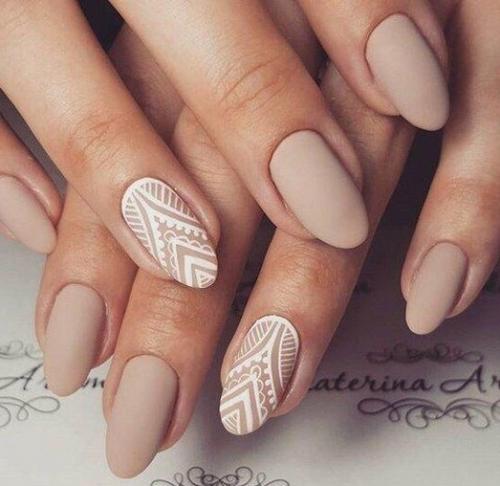 Бежевый маникюр с рисунком. С БЕЛЫМ ЛАКОМ.
