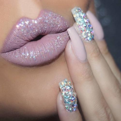 Маникюр со стразами на весь ноготь. Что понадобится для нейл-арта со стразами