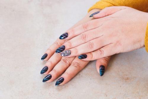 Маникюр с камнями на одном пальце. Виды камней для декорирования ногтей