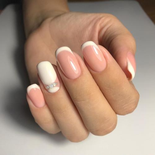 Белый с розовым френч. Нюансы тонов и формы 21