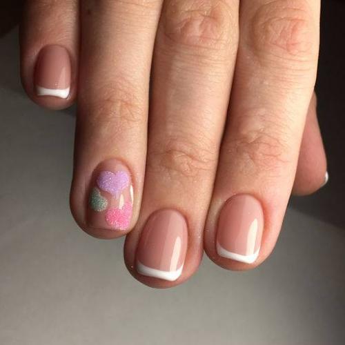 Белый френч с черным рисунком на безымянном пальце. Белый френч с рисунком