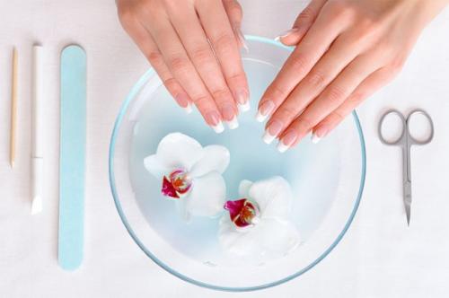 Маникюр в светлых тонах на короткие ногти. Важные особенности маникюра в светлых тонах на короткие ногти