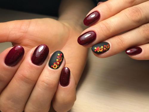 Однотонный маникюр с рисунком. Однотонный маникюр 2019: фото новинок и тенденций