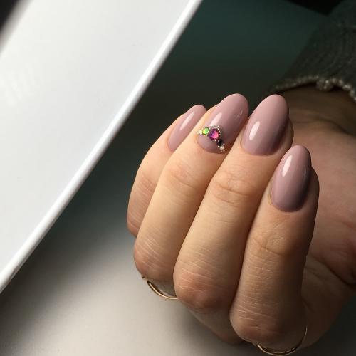 Однотонный маникюр с рисунком. Однотонный маникюр 2019: фото новинок и тенденций