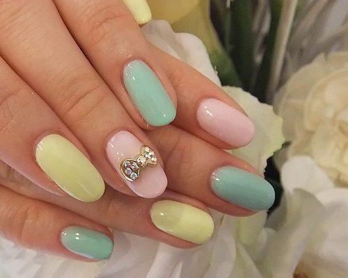 Ногти с бантиком из страз. Бантики на ногтях: фотографии, дизайн, руководство