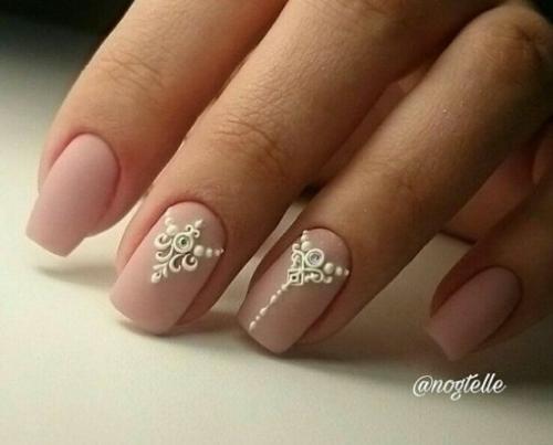 Бежевый маникюр с рисунком. С БЕЛЫМ ЛАКОМ.