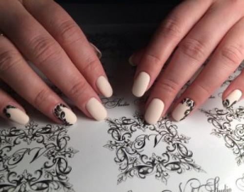 Маникюр черный и бежевый. Варианты бежевого маникюра с рисунком черного цвета
