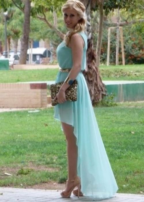 Маникюр к мятному платью. С чем носить