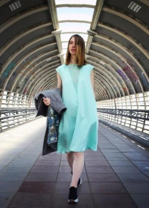 Маникюр к мятному платью. С чем носить