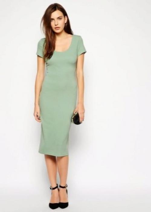 Маникюр к мятному платью. С чем носить