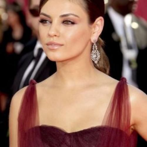 Серьги под бордовое платье. Какие украшения выбирать к бордовому платью и другим нарядам