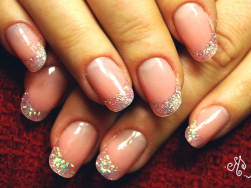 Нежный френч с блестками. Сверкающий френч с блестками: фото идеи маникюра + видео