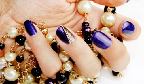 Дизайн ногтей под синее платье 02