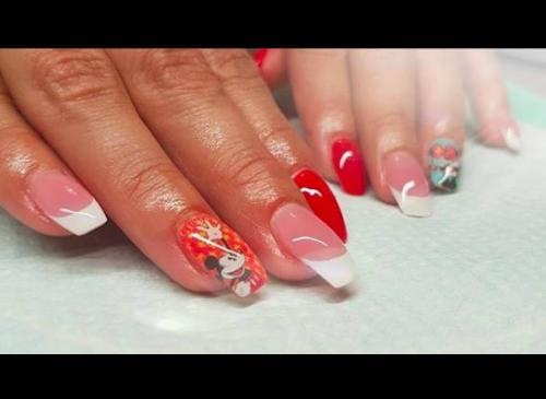 Белый френч с рисунком на безымянном пальце. Белый френч с рисунком