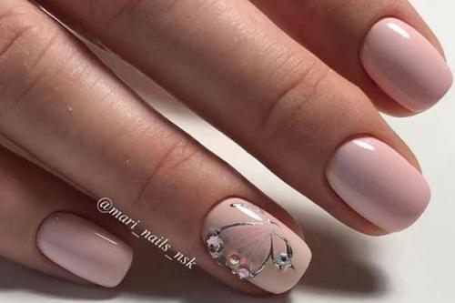 Розовый маникюр с блестками на безымянном пальце. Розовый маникюр с акцентом на безымянный палец: воплощение нежности