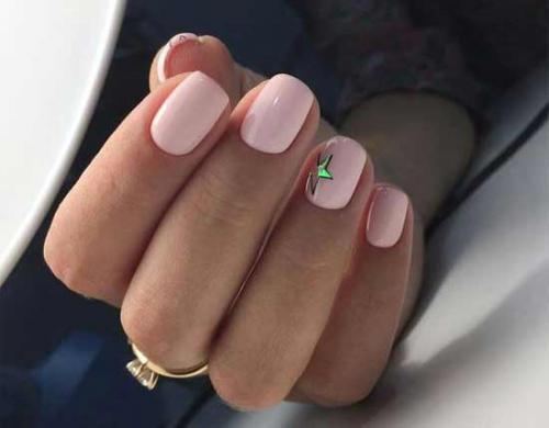 Розовый маникюр с блестками на безымянном пальце. Розовый маникюр с акцентом на безымянный палец: воплощение нежности