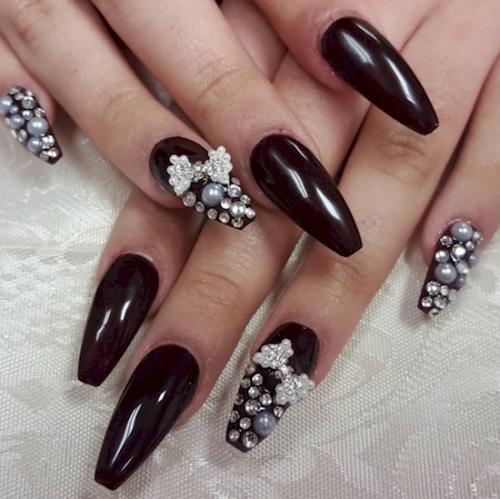 Маникюр на трапециевидные ногти. 