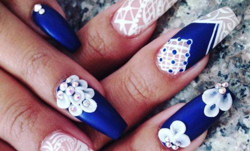 Темно синий маникюр с блестками. 21