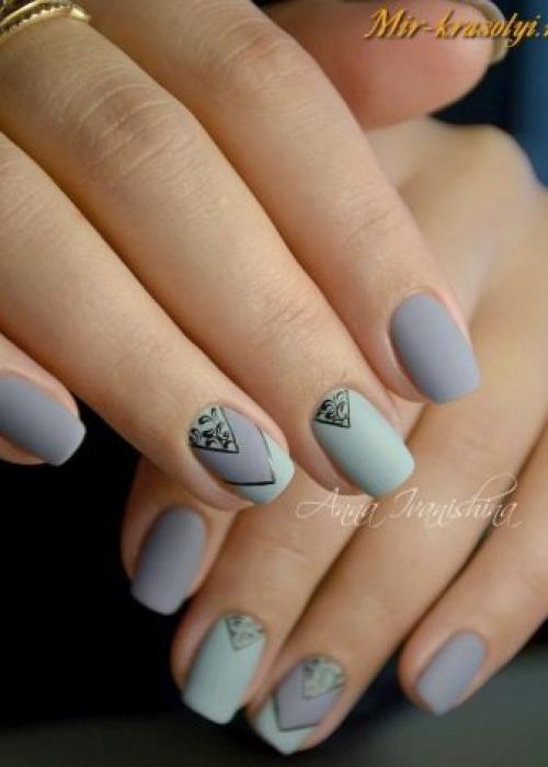 Темно синий маникюр с блестками. 30