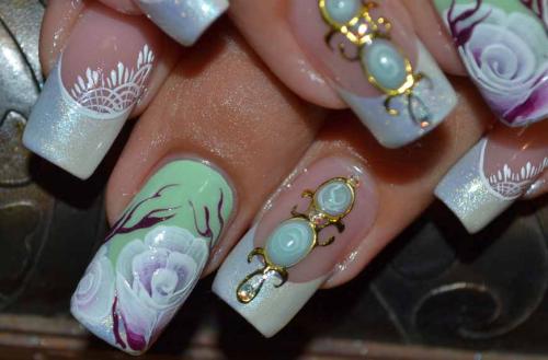 Голубые с белым ногти. Изящный, неповторимый, оригинальный… Самый красивый голубой маникюр 2019-2020 — тенденции 03