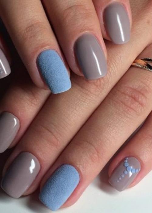 Темно синий маникюр с блестками. 29