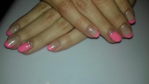 Темно розовый маникюр. Определяемся с дизайном