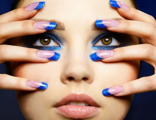Маникюр 2019 к синему платью. Какой лак подходит к синему платью