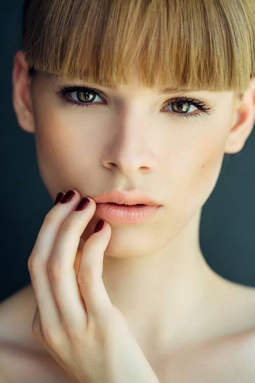 Какой цвет волос подходит к светлой коже и карим глазам. Учитываем оттенок глаз при выборе цвета волос 02 Какой цвет волос подходит к светлой коже и карим глазам. Учитываем оттенок глаз при выборе цвета волос 02