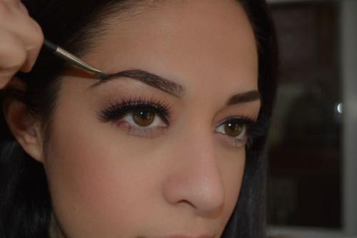 Какой цвет волос подходит к светлой коже и карим глазам. Учитываем оттенок глаз при выборе цвета волос 10 Какой цвет волос подходит к светлой коже и карим глазам. Учитываем оттенок глаз при выборе цвета волос 10