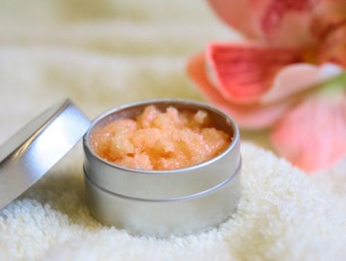 Как растут волосы после шугаринга над губой. Стоит ли делать сахарную депиляцию усиков над верхней губой