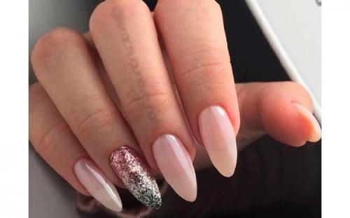 Френч со стразами на миндальные ногти. Кому подходит миндальная форма ногтей, а кому нет?