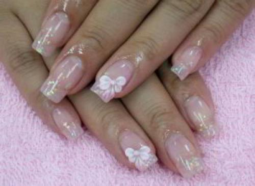 Нежный маникюр с бантиками. Бантики на ногтях: женственный и красивый маникюр