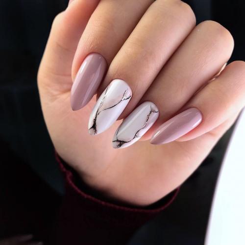 Светлый маникюр 2019. 10 лучших идей светлого маникюра 2019 года: нежность и стиль для ноготков любой длины