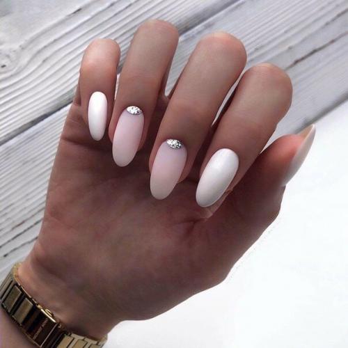 Светлый маникюр 2019. 10 лучших идей светлого маникюра 2019 года: нежность и стиль для ноготков любой длины