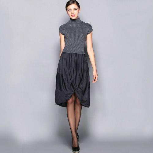 С чем носить черное платье без рукавов. Правила ношения тёплых платьев без рукава