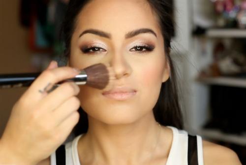 Естественный макияж для карих глаз. Подготовка к макияжу