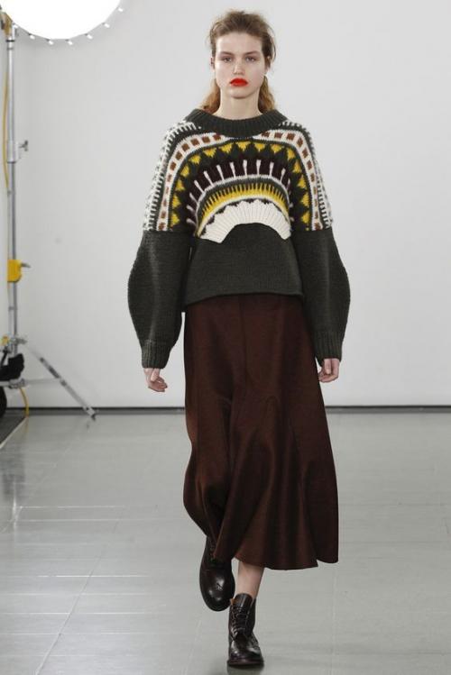 Объемный свитер с чем носить. Как носить объемный свитер