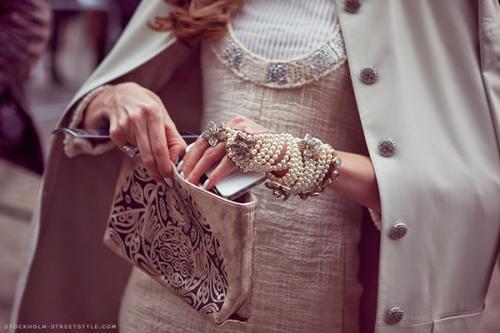 Как носить жемчуг и не выглядеть старомодно. Жемчуг всегда прав: как и с чем носить