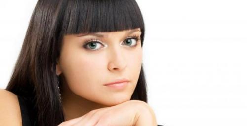 Челка, какая молодит. Какой тип челки хорошо молодит лицо