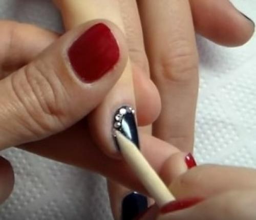 На что клеить стразы на ногти с обычным лаком. Прозрачный лак